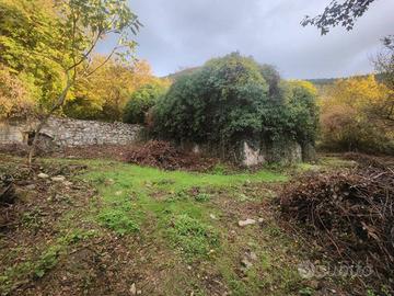 Rustico / Casale di 1150 m² con più di 5 locali a 
