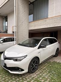 Auris touring sport black edition