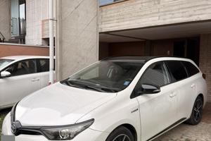 Auris touring sport black edition