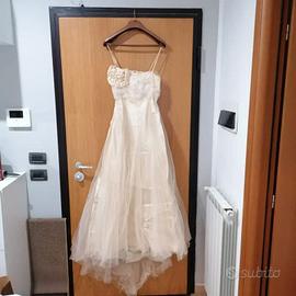 Abito da sposa romantico ed etereo in tulle e pizz
