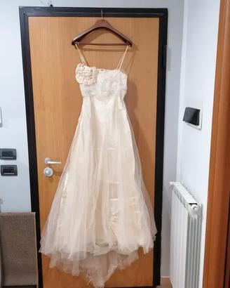 Abito da sposa romantico ed etereo in tulle e pizz