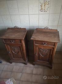 comodini in legno massiccio