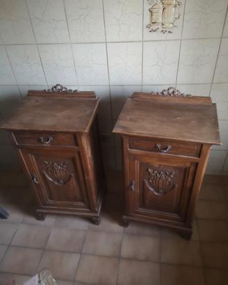 comodini in legno massiccio