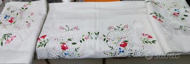 tovaglia per 12 ps. ricamata