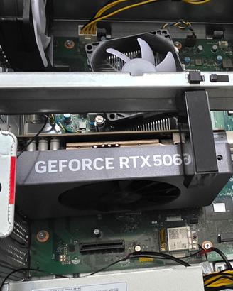 scheda video NVIDIA GeForce RTX 5060 con 8GB GDDR7