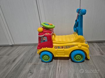 primi passi bambino camion macchina