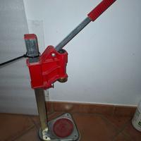 Tappatrice per tappi a corona