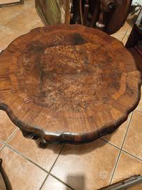 Tavolo da salotto antico