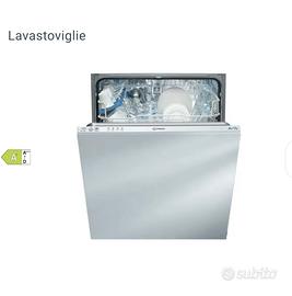 Lavastoviglie Indesit  perfettamente funzionante
