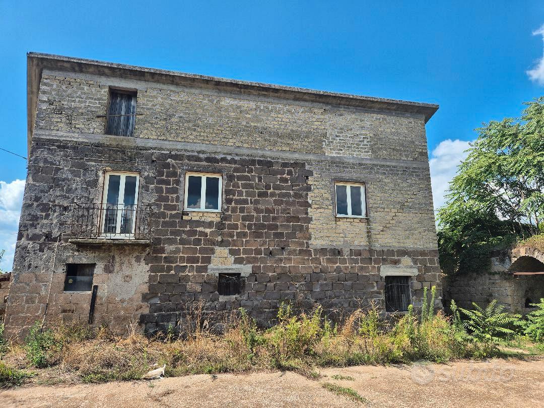 N. 2 fabbricati su terreno con vigna ca. 8.500 mq - Vista 4