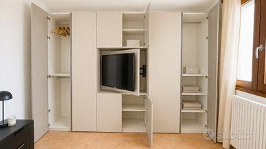 Armadio camera 6 ante con supporto TV