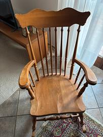 Sedia a dondolo in legno massello
