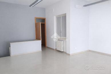 NEGOZIO A TRESCORE BALNEARIO