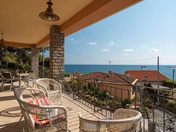 Villa panoramica sul mare