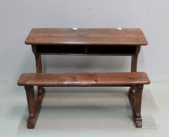 Banco di scuola primaria in quercia