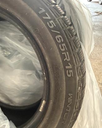 4 pneumatici invernali 175/65-15 Momo
