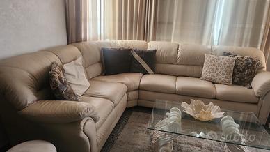 divano di pelle ad angolo 