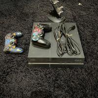 PlayStation 4 + 2 Controller + Accessori + Gioco