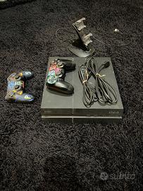 PlayStation 4 + 2 Controller + Accessori + Gioco