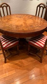 Grande tavolo intarsiato diam. 150 cm e 4 sedie