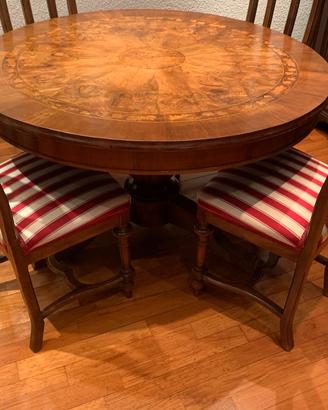 Grande tavolo intarsiato diam. 150 cm e 4 sedie