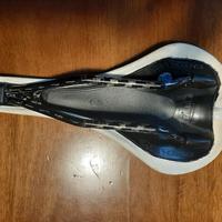 Sella Selle Italia con carro in carbonio