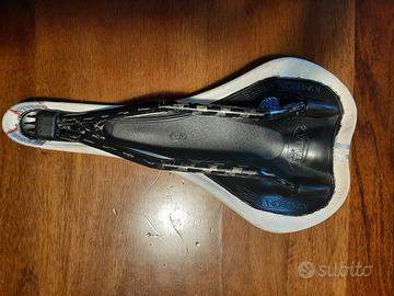 Sella Selle Italia con carro in carbonio