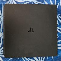 PlayStation 4 Slim + 2 Controller + Fifa 21-20-19-