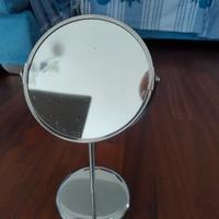 specchio da trucco con ingrandimento