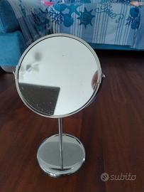 specchio da trucco con ingrandimento