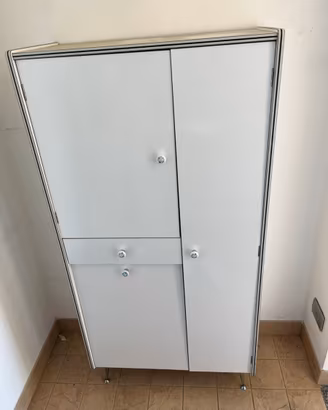 Mobiletto Vintage Anni '60 con Piedini a Spillo