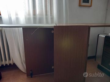 Mobiletto pieghevole da stiro usato