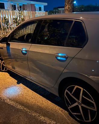 VOLKSWAGEN Golf 8ª serie - 2.0TDI DSG 150CV Matrix