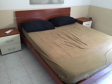Struttura letto matrimoniale con 2 comodini