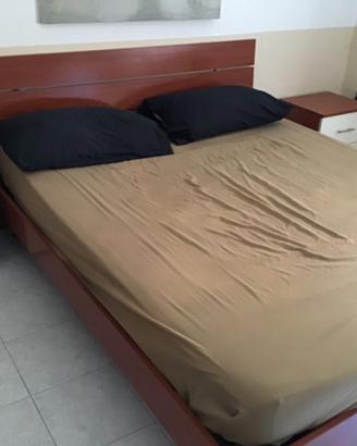 Struttura letto matrimoniale con 2 comodini