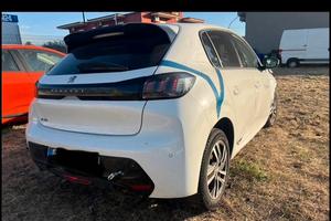 Peugeot 208  2023 benzina automatica