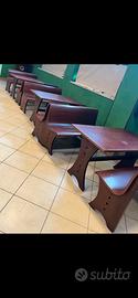 Tavoli con rispettive panche