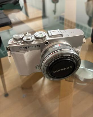 Olympus Pen E-P7 +14-42