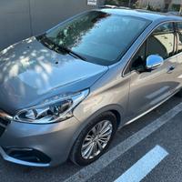 Peugeot 208 Allure 18,655 km - Full Optional