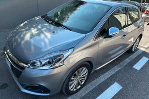 Peugeot 208 Allure 18,655 km - Full Optional