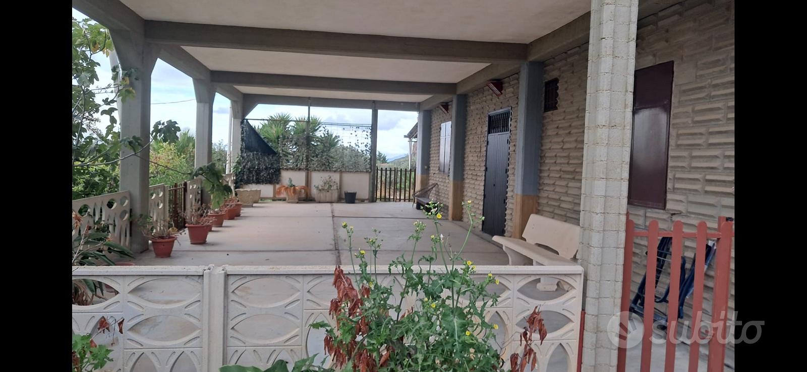 Casa in campagna con 4 ettari di terreno - Vista 3