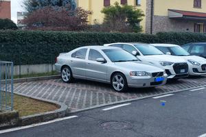 volvo s60  3990 euro 