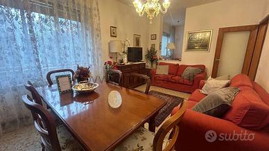 Appartamento di 100 m² con più di 5 locali a Miran