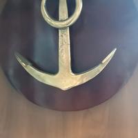 Quadro nautico in legno lucido ancora in ottone