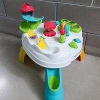 Tavolino giocattolo da bambini.