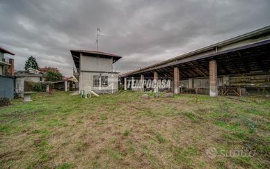 VILLA INDIPENDENTE DA RISTRUTTURARE - FAGNANO OLON