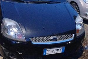 Ford Fiesta compreso passaggio di proprietà