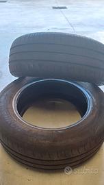Gomme auto 215 60 r16