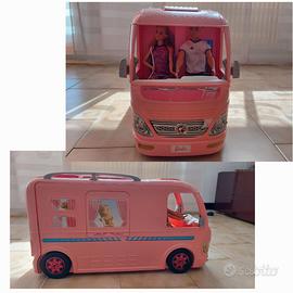 Camper di Barbie con accessori, Barbie e Ken