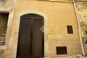 2 LOCALI A CANOSA DI PUGLIA